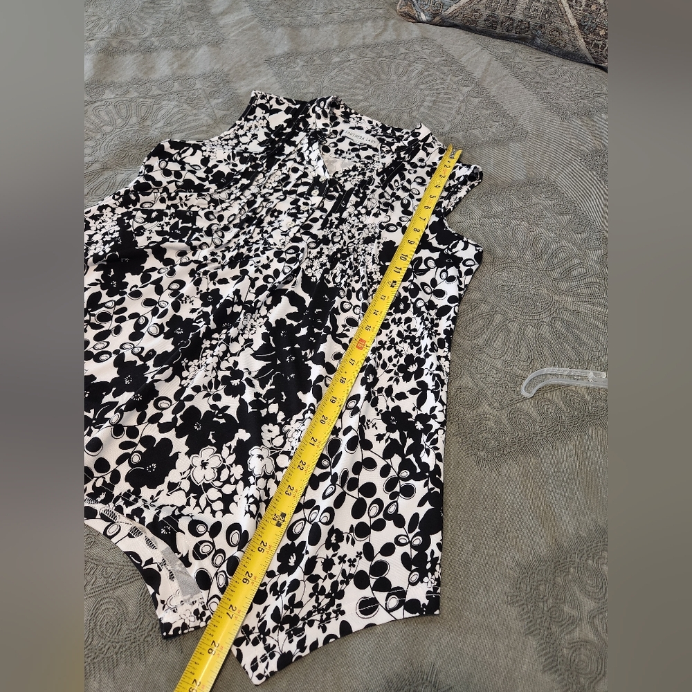 Southern Lady Monochrome Floral Blouse - Picture 5 of 7